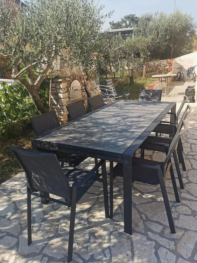 Family Friendly Apartments With A Swimming Pool Kastel, Central Istria - Sredisnja Istra - 21309 Buje